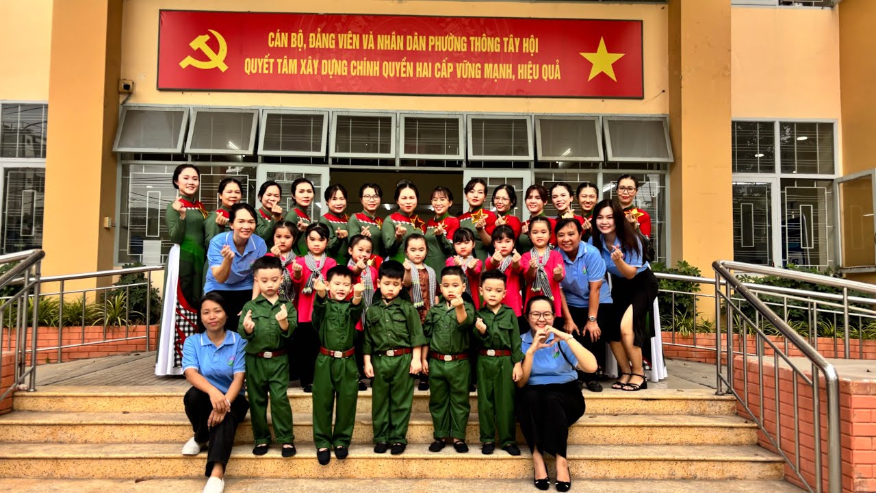 Mầm non Hạnh Thông Tây - Tiết mục biểu diễn “Từ lời ru của mẹ đến bước quân hành”