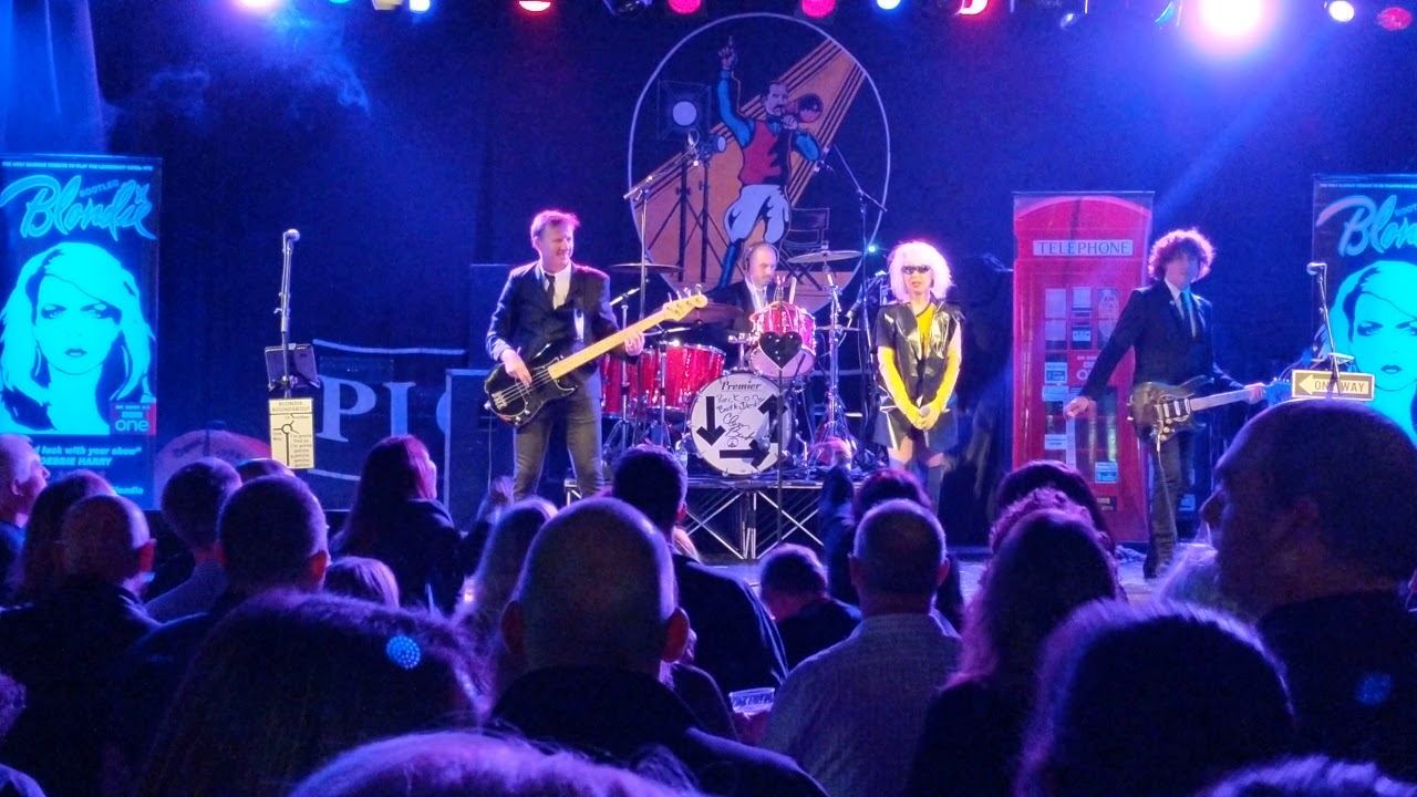 Bootleg Blondie... Atomic... Holmfirth 2018
