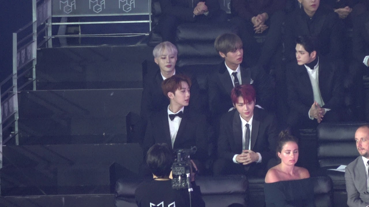 2018.11.06. Wanna One MGA 레드카펫+대기석1 박지훈 직캠