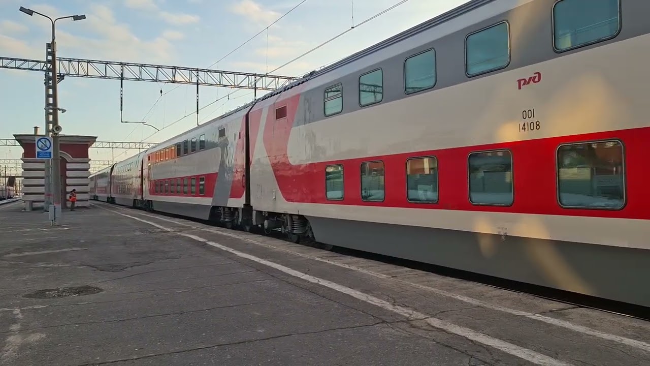 Электровоз ЭП2К-383 (ТЧ-6) со двухэтажным поездом 030У Белгород-Санкт-Петербург