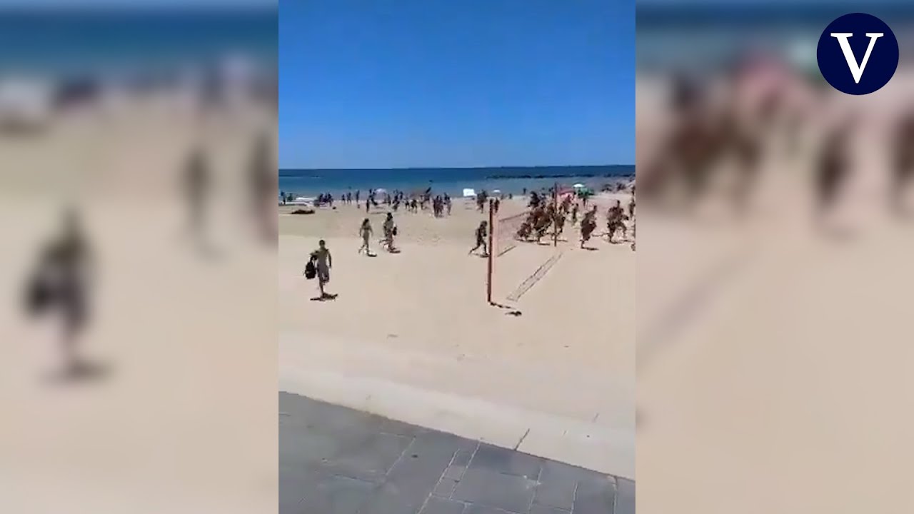 Cientos de bañistas huyen mientras suena la sirena antiaérea en Tel Aviv