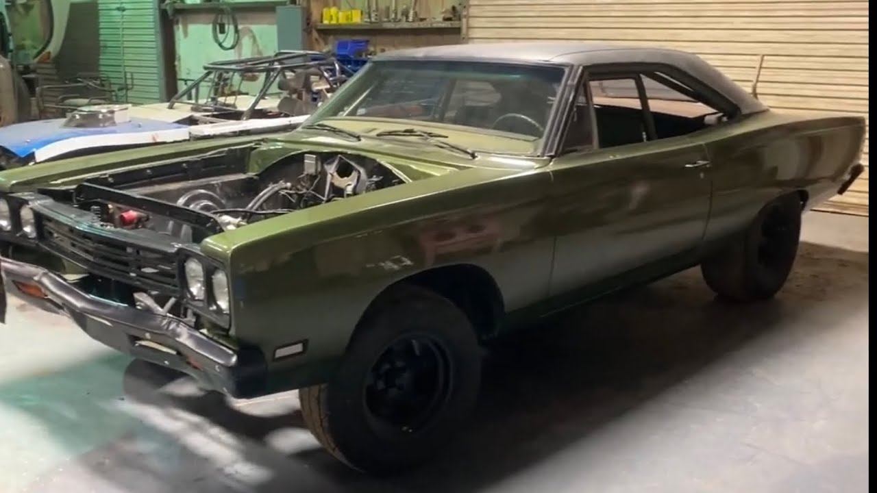 Forrest’s 69 Road runner, 512 stroker, zeeker/mopar stage 6 heads.