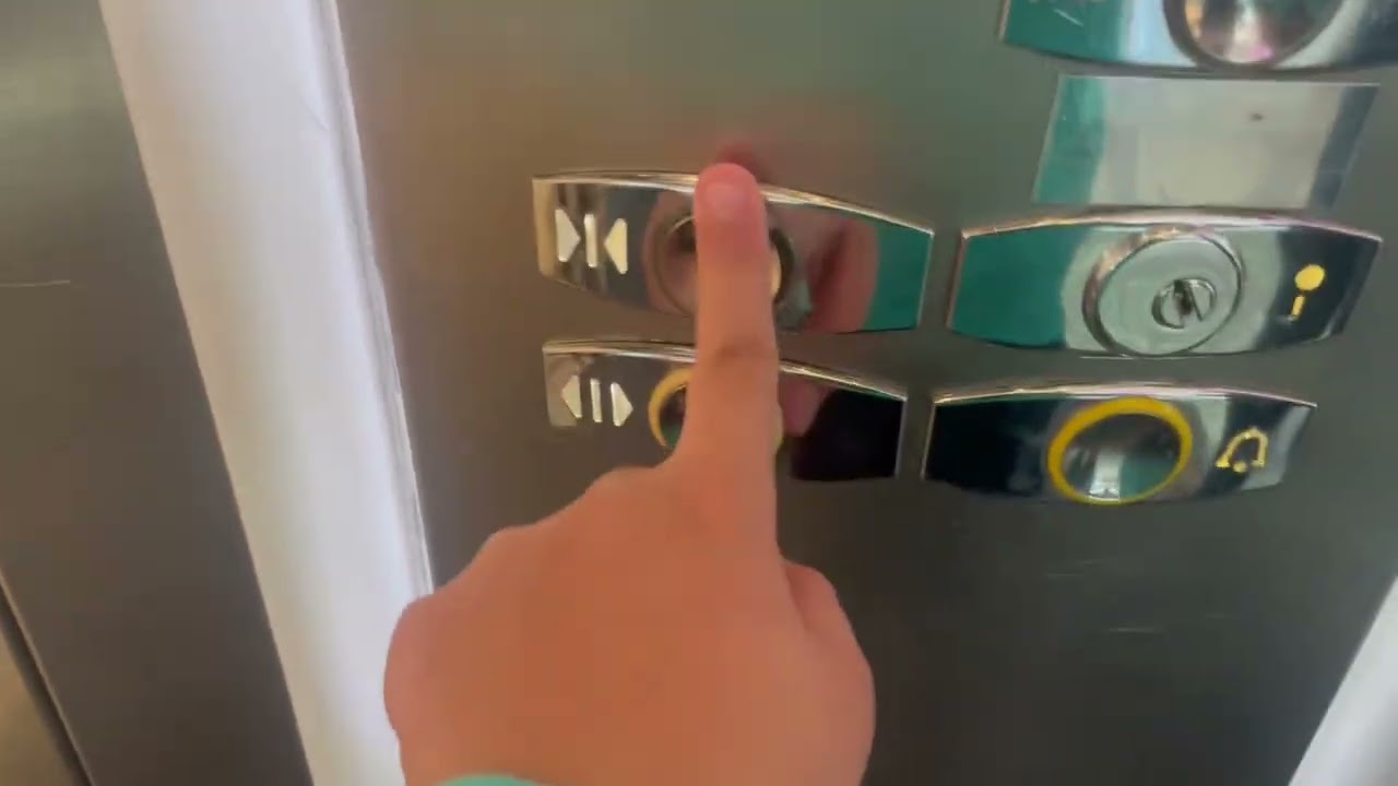 Korupark shopping centre elevator- Otis ￼