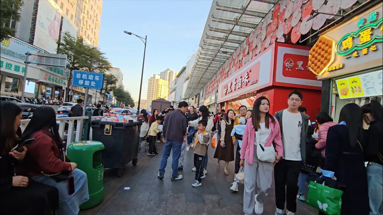 惠州淡水星期天的现状，街上很多小姐姐