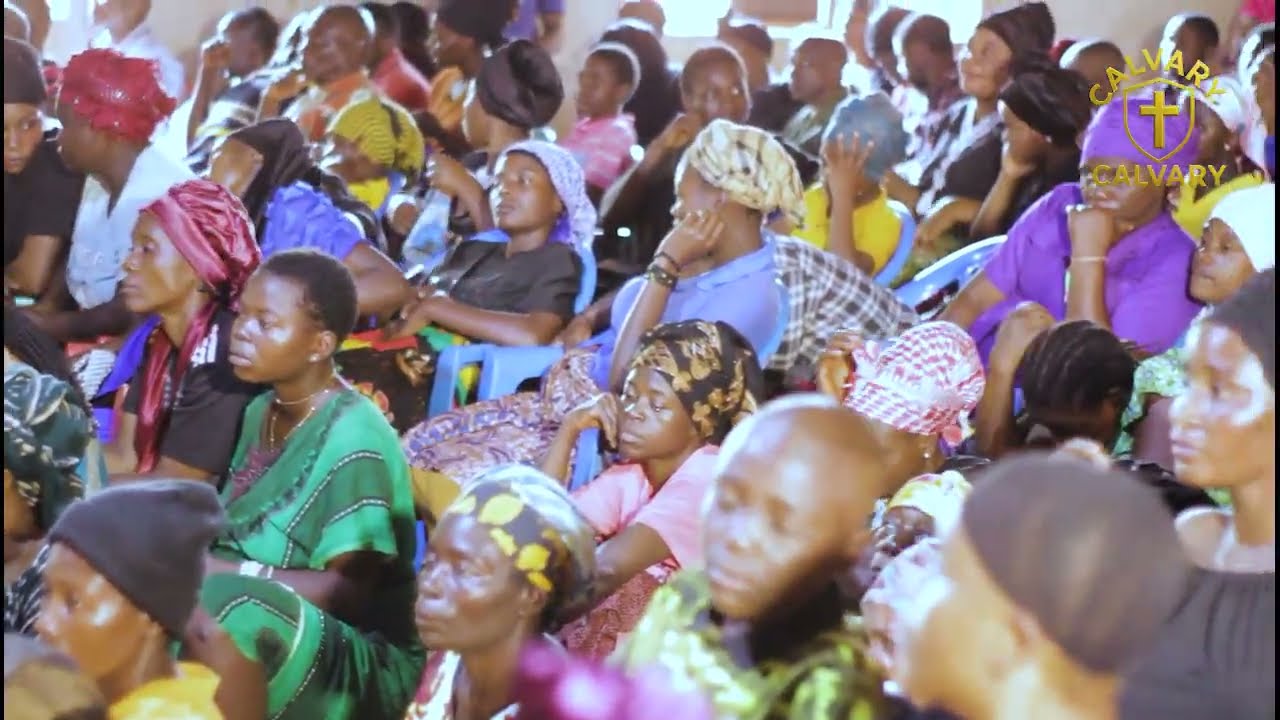 TAZAMA JINSI GANI MWOYO YA WATU ILIYVO JAHAA HURUMA DANI LA KANISA LA CADAF H1 WAKIMUZIKA MUCHUNGAJI