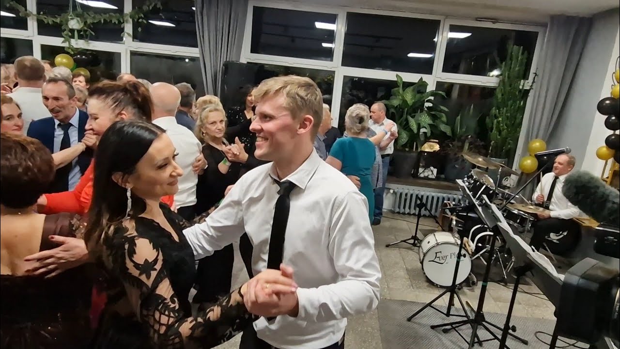 29 11 2025 NA ŻYWO Panowie z Kapeli Stąporkowskiej ruszyli w tany!