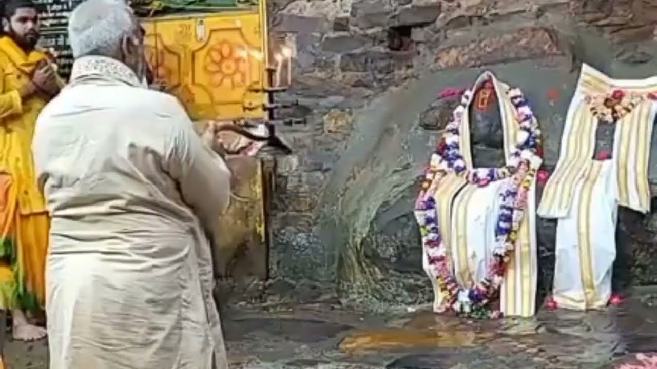 28-6-25 | શ્રી ગિરિરાજ દર્શન | श्री गिरिराज जी मुखारविंद जतीपुरा गोवर्धन नाथ के मंगला आरती के दर्शन
