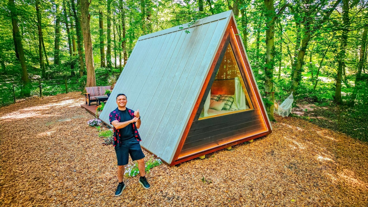 Esta mini casa A-Frame en medio del bosque lo tiene TODO