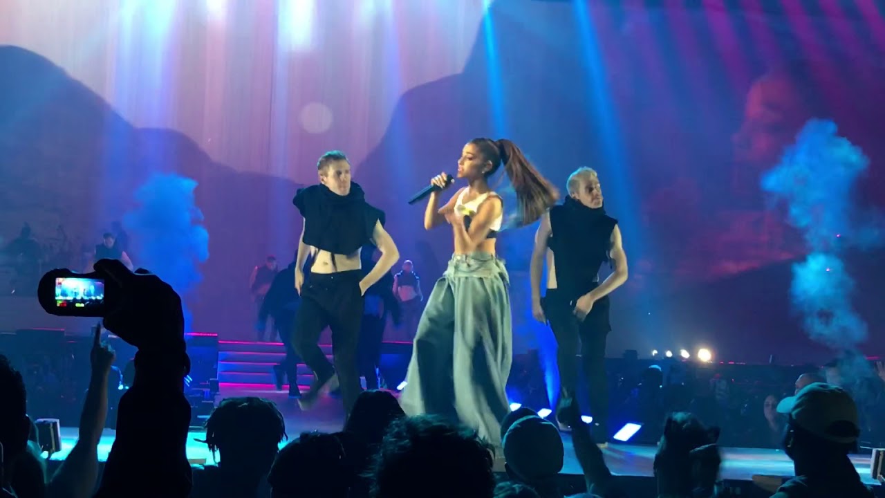 Ariana Grande - Dangerous Woman tour - Into You - Las Vegas
