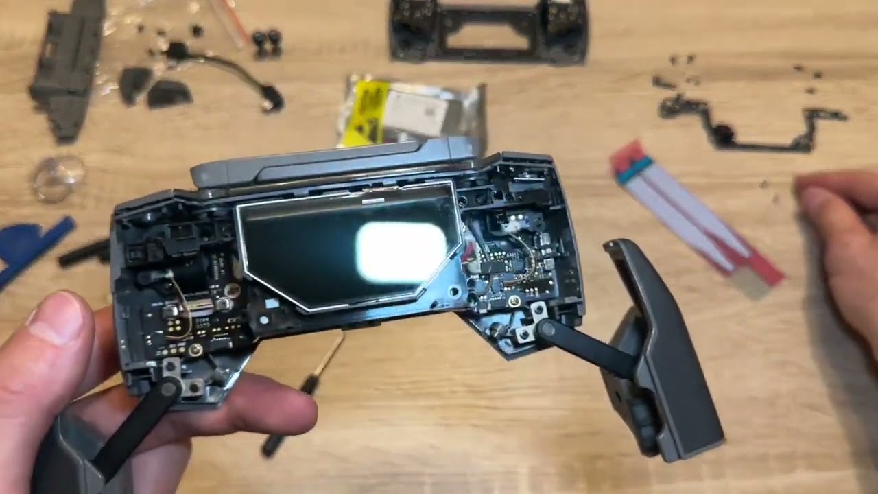 How to change DJI Mavic 2 controller battery