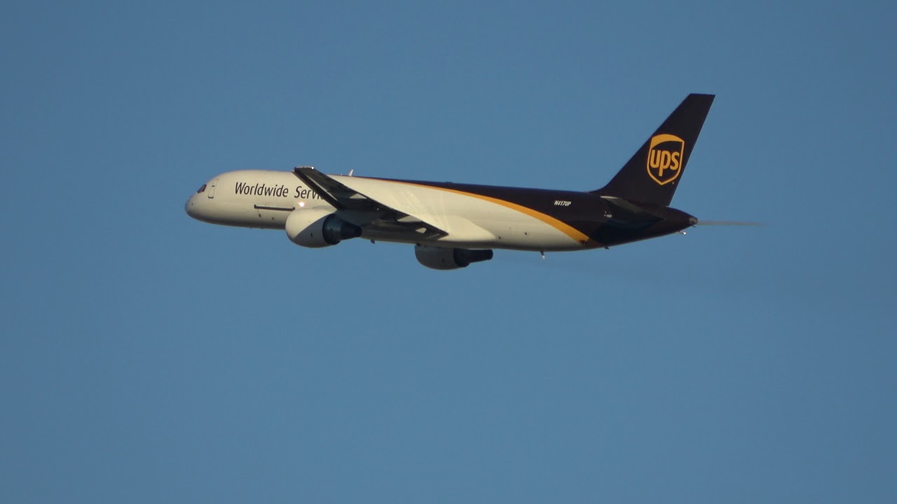 UPS Boeing 757 Cargo Airplane Taking Off Memphis Airport N417UP