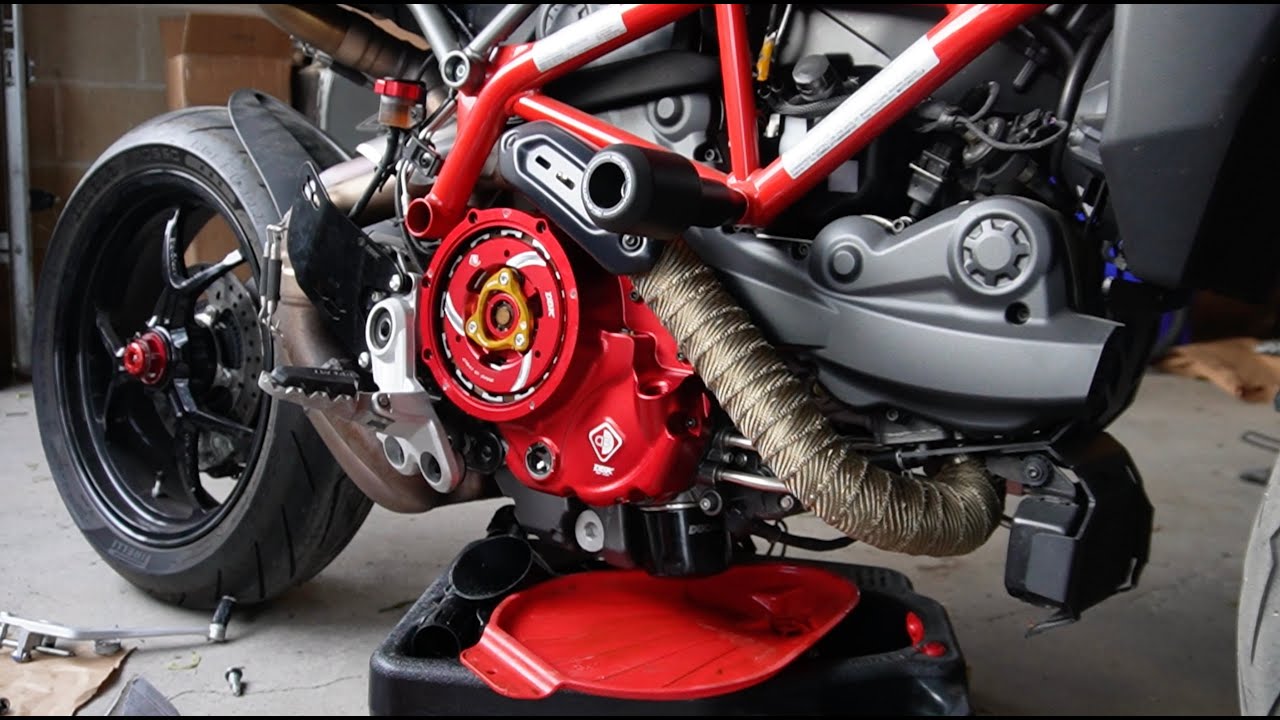 DUCATI HYPERMOTARD 950 2021 CLEAR CLUTCH COVER INSTALACION