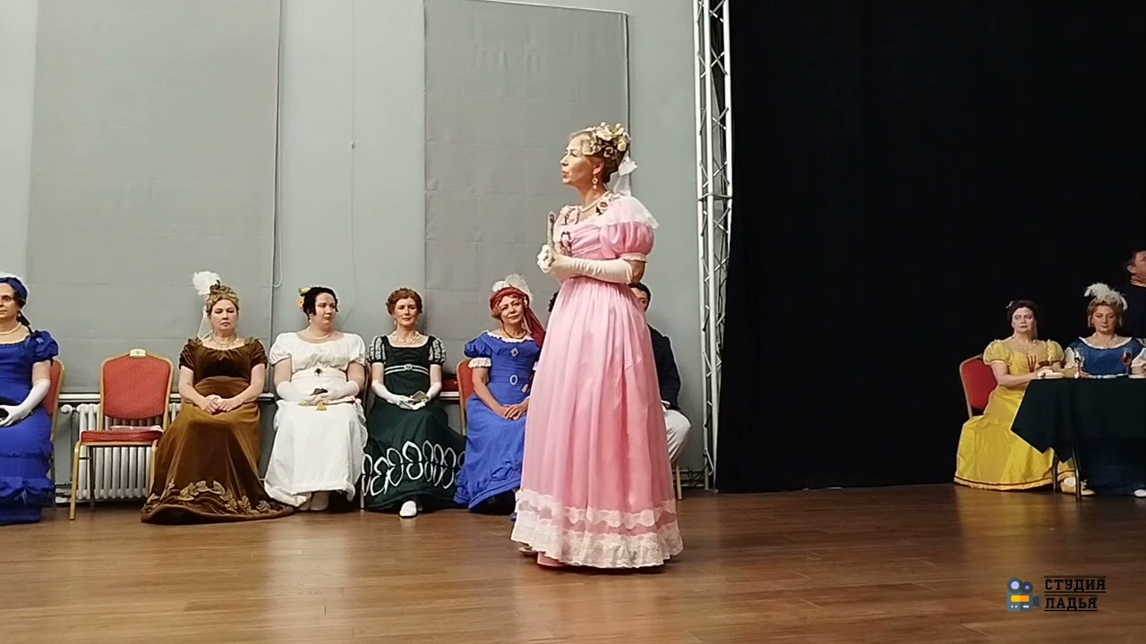 На заре ты её не буди, исполняет Юлия Леснова, аккомпанемент Евгений Максимов. Приём у Ермолаевых