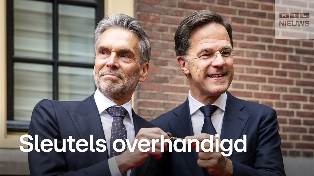 Oud-premier Rutte vertrekt op fiets van het Torentje