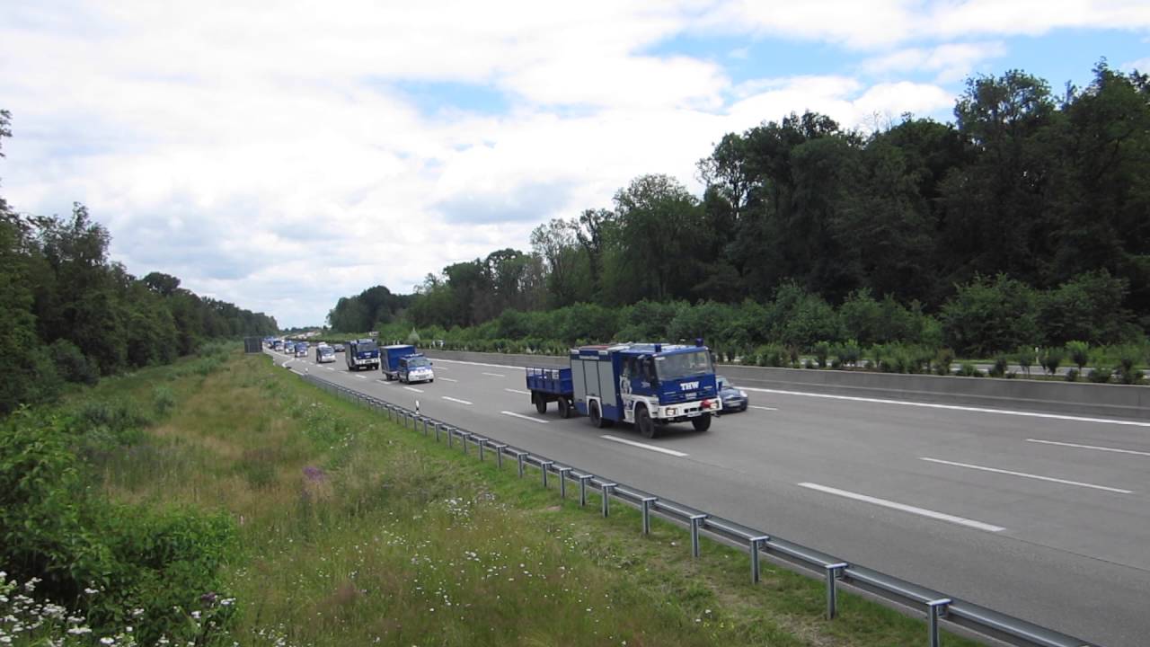 19 THW-Fahrzeuge des GFB Freiburg auf der A5