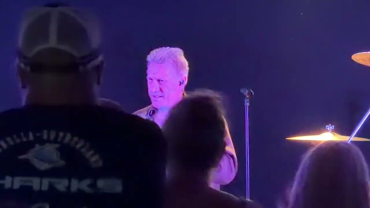 RECKLESS   An Australian Crawl Cover Band