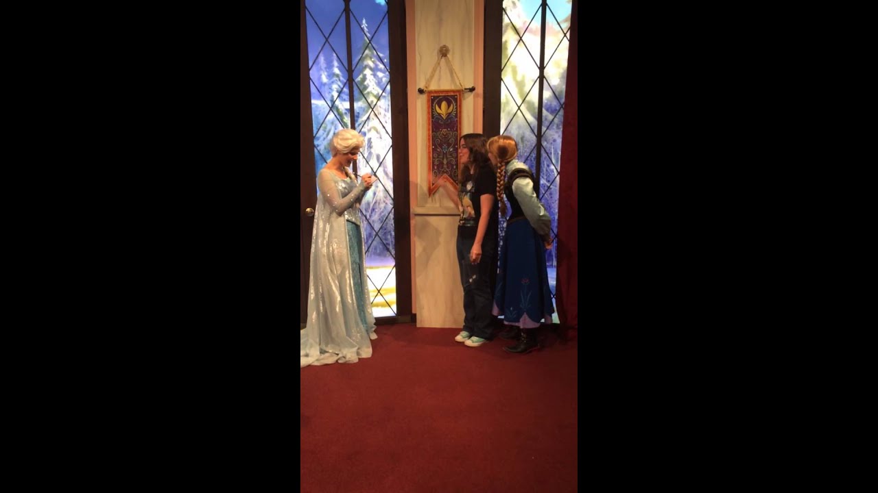 Anna and Elsa Are Sooooooo Funny :)