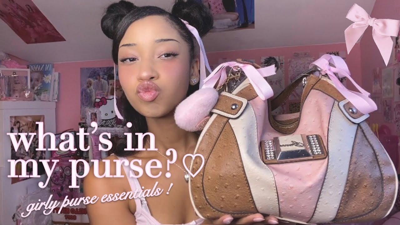 what’s in my purse ♡