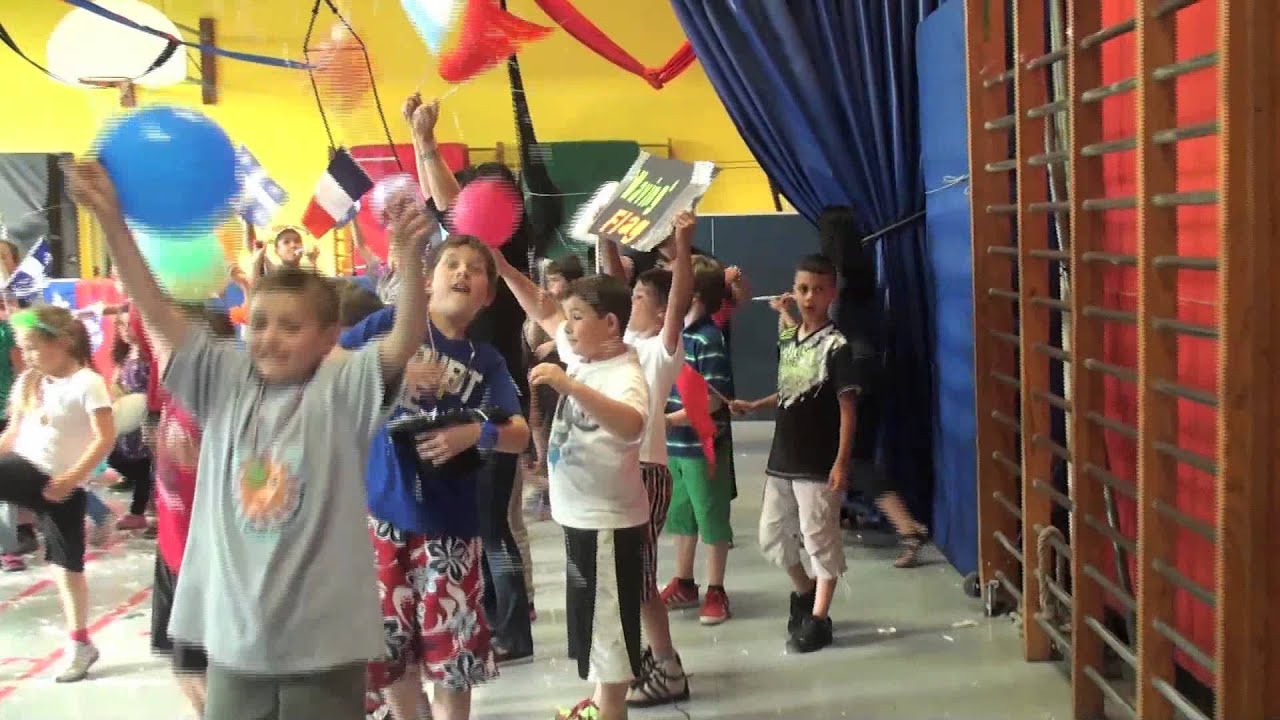 Wavin Flag Lipdub école PIE XII