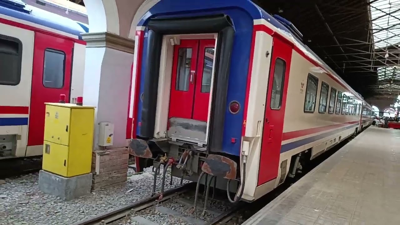 Alsancak Tren Garı'ndaki TVS 2000 Vagonları Part 2
