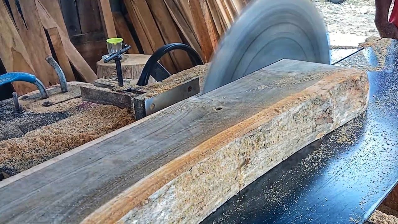 Mata gergaji rakitan sangat tajam || kayu jati bahan kusen pintu