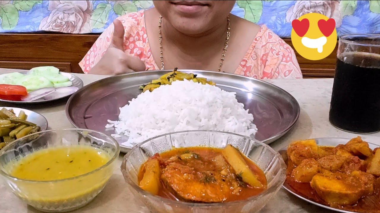  rice,ucche alu vaja,peyajkoli alu vaja,dal,gathi alur dom,ar macher rosha,salad, cold drink