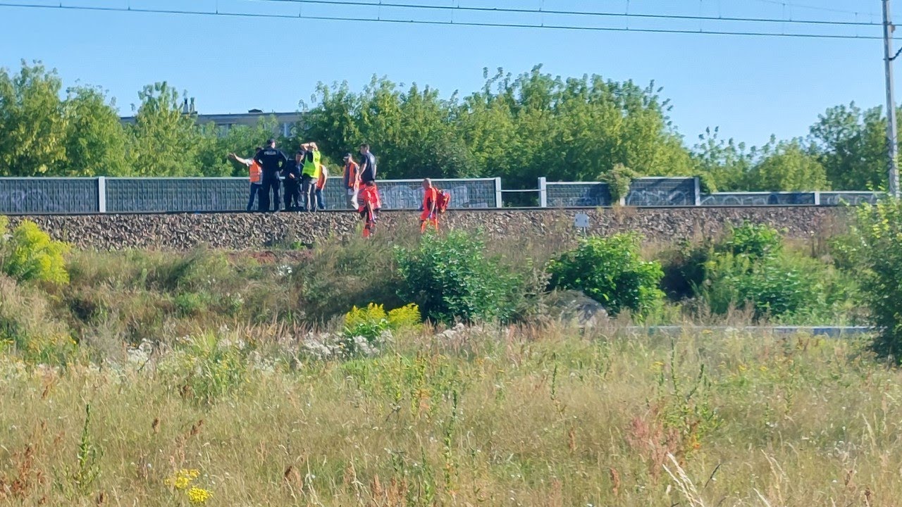 Śmierć na torach na Józefowie. Nie żyje 26-letni mężczyzna