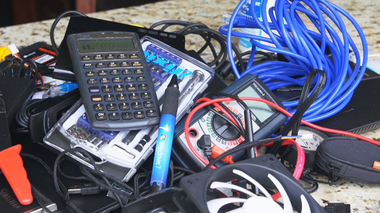 ULTIMATE Tech Tool Bag - See What Linus & Slick Carry