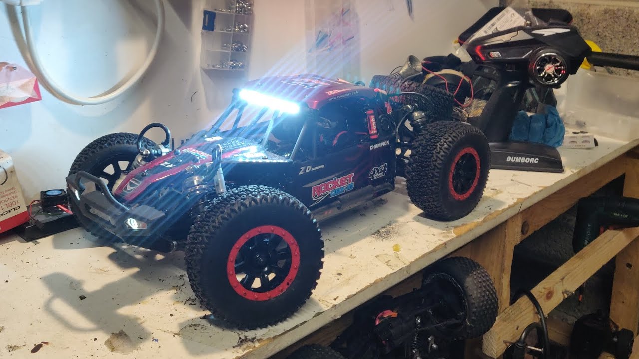 RC CAR DRIVING THROUGH TOWN!! 