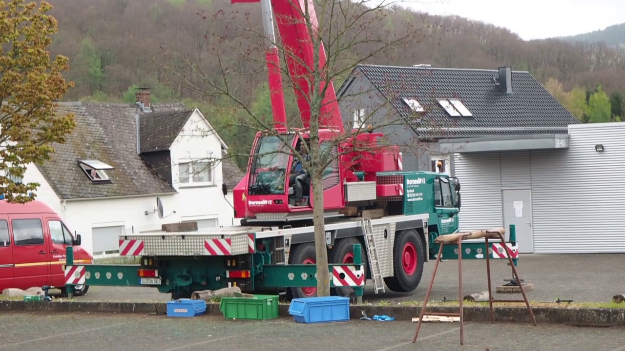 1.  Mai 2017 Maibaum freiwillige Feuerwehr  Burbach