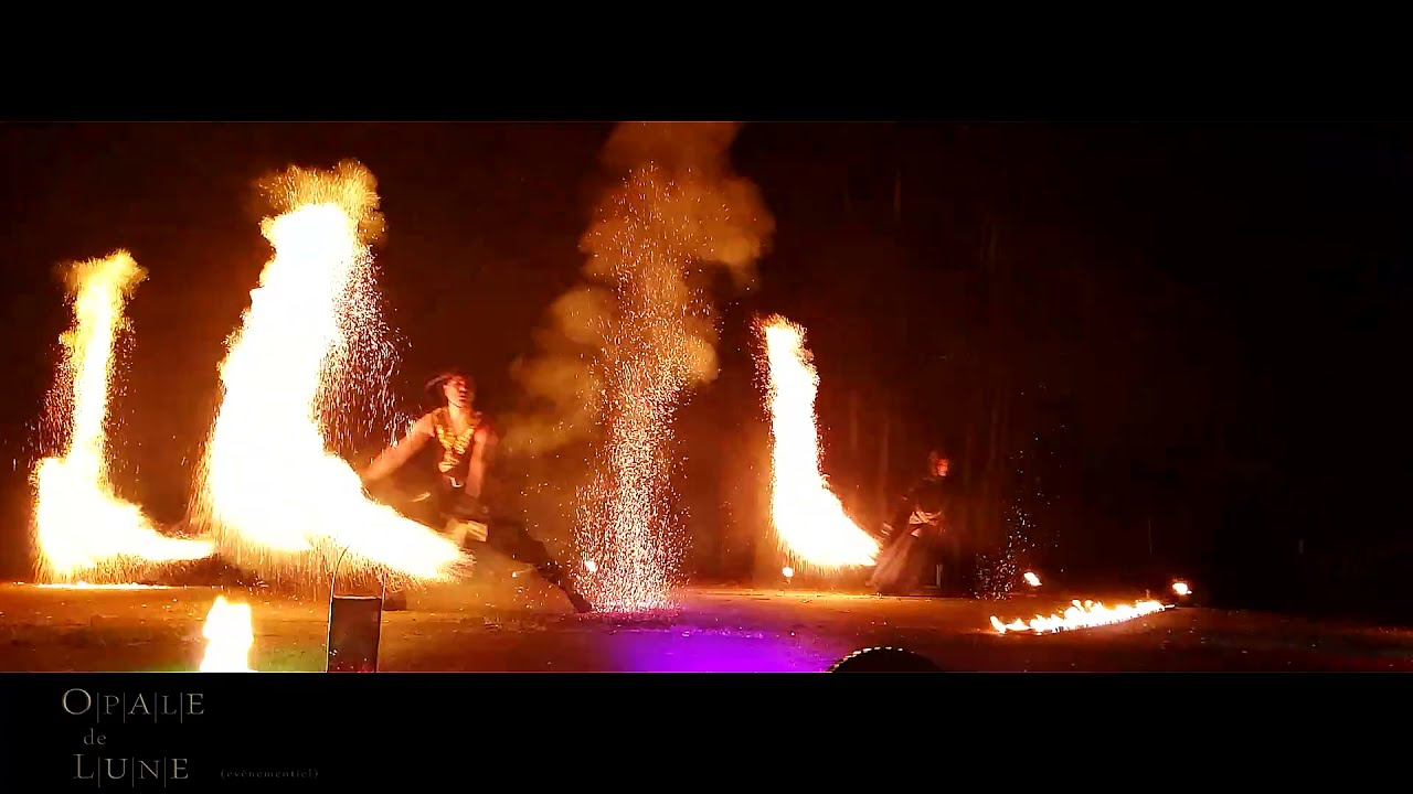 Tableau de performance : Danse de braises à trois artistes.