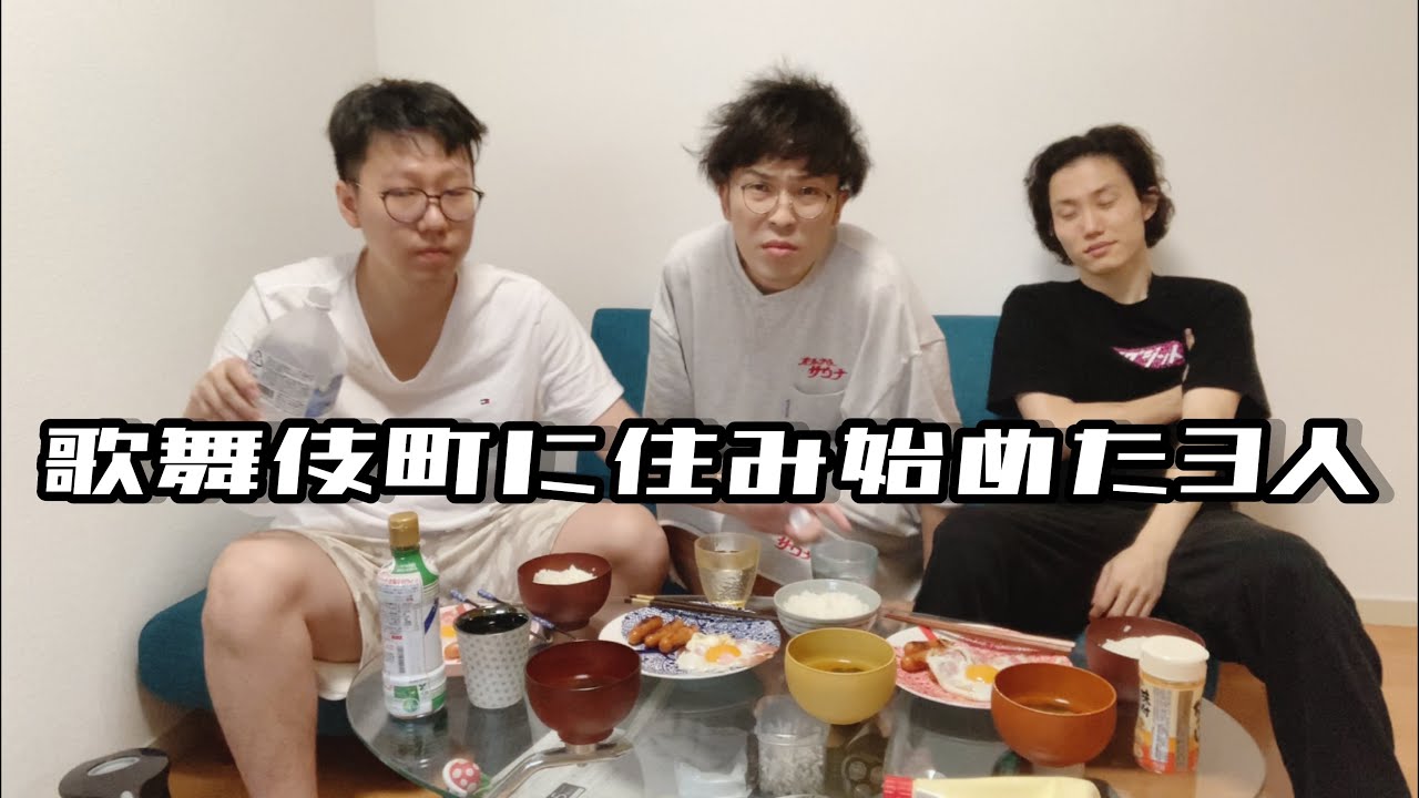 寝起きすぐ朝ごはんを食べる3人