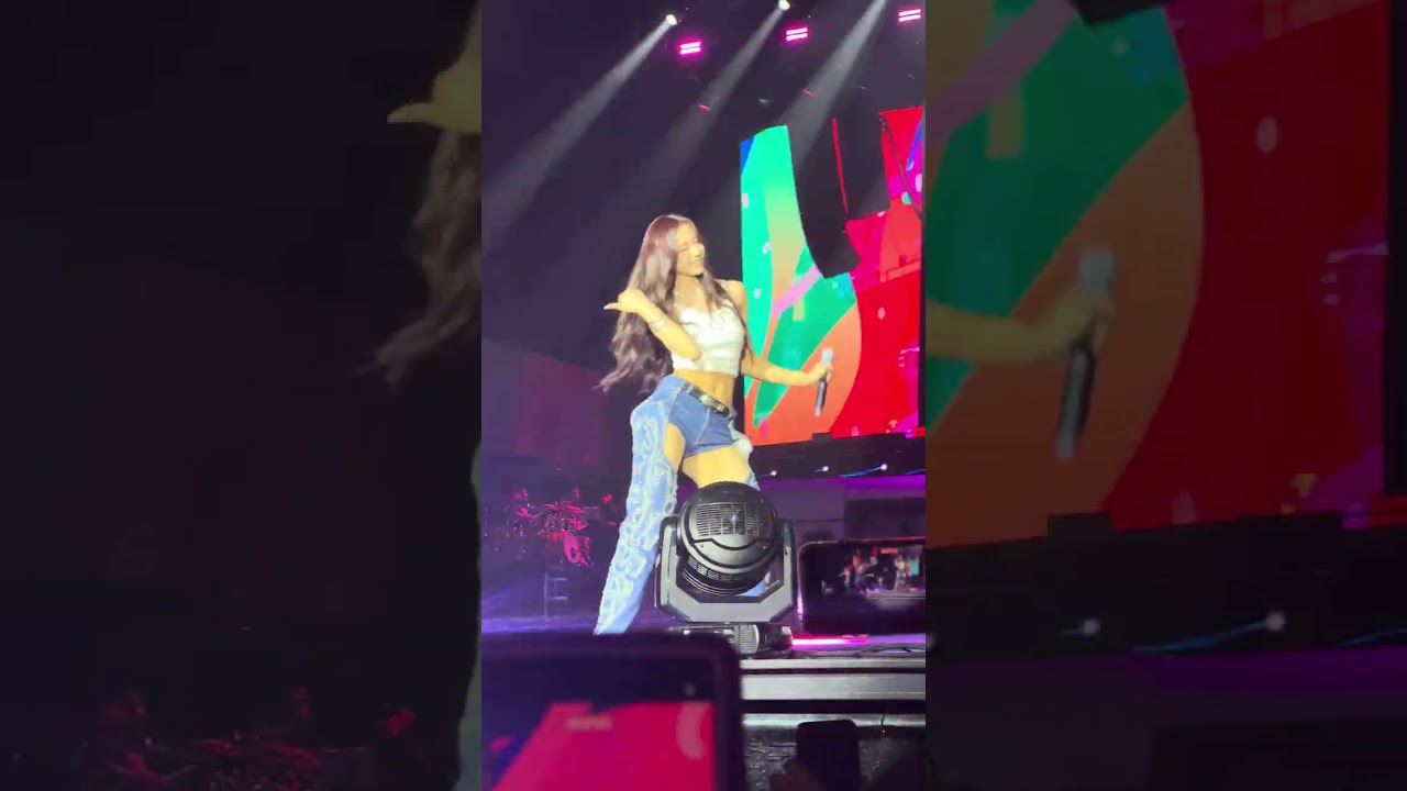 @TWICE performs What is Love? at Lollapalooza 2025 #lollapalooza #twice #kpop 