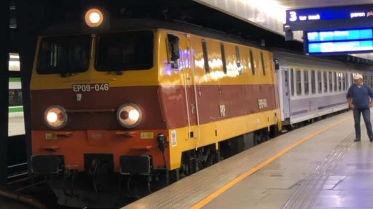 Lokomotywa EP09-046 stacja Warszawa Centralna
