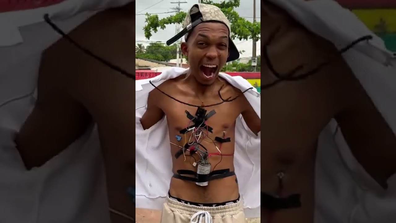 The electric hand 🤚😂 #funnyvideos #funnymoments #prankvideos #funnyvideo #prank #usa #usashorts