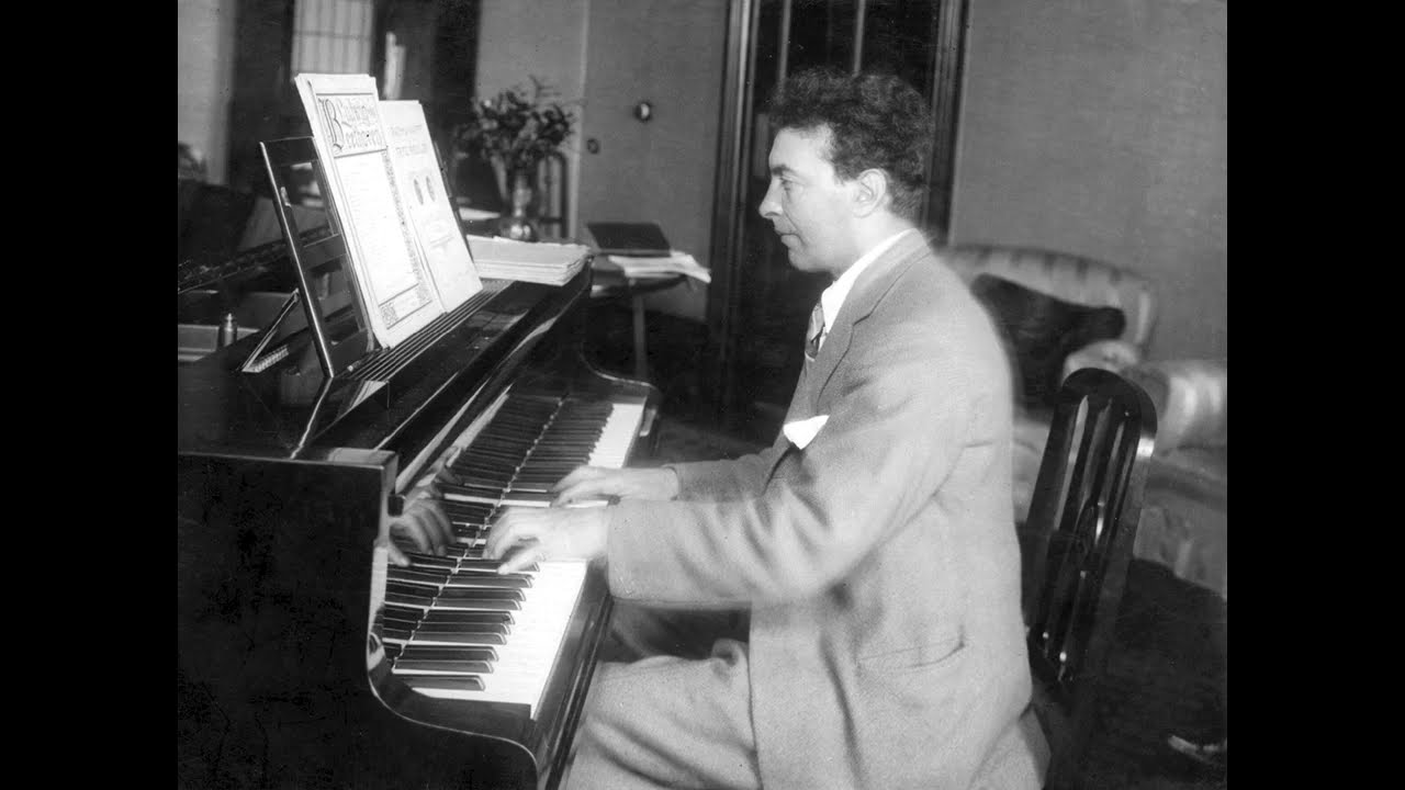 Benno Moiseiwitsch (piano) -  Le Coucou ('Pieces de Clavecin' - Daiquin) (1916)