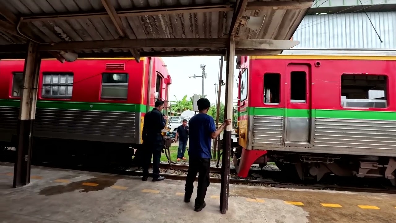 バンレーム駅での電車連結（Train Consolidation in Van Laem）