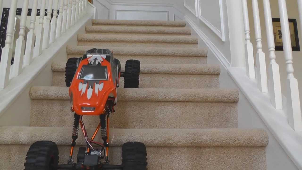 Mad Torque Crawler Mod: 1/8 to ~ 1/5 scale conversion. Now climbing easily on stairs!