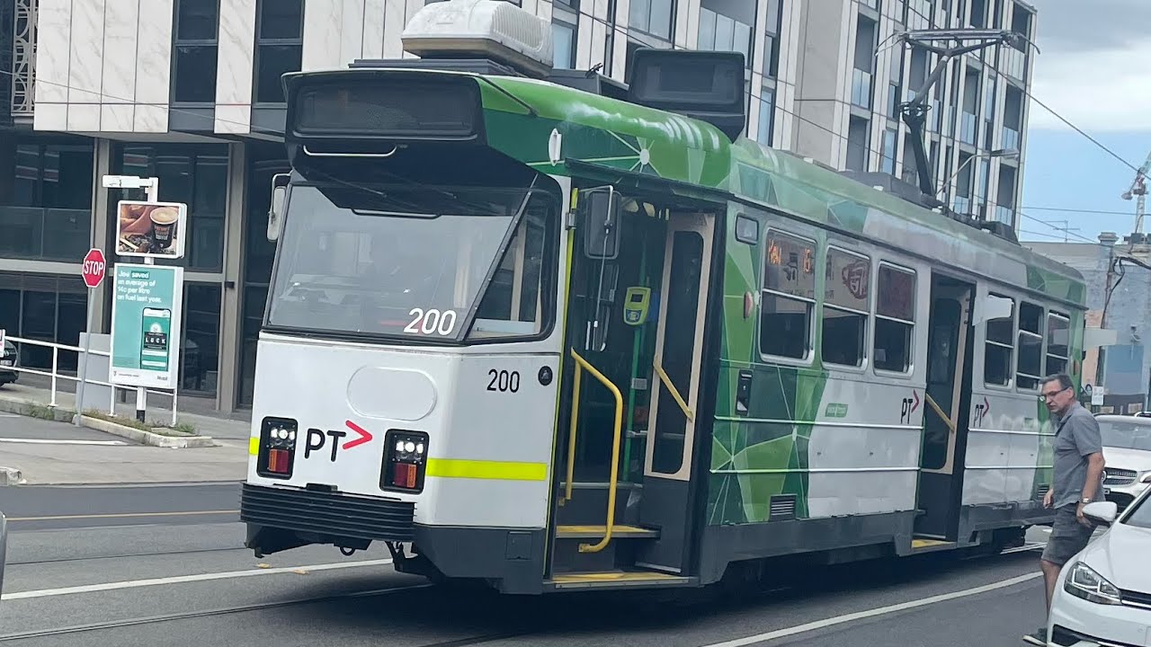 YarraTrams Malvern Z3.200 On Route 16 To Kew - Cotham Road