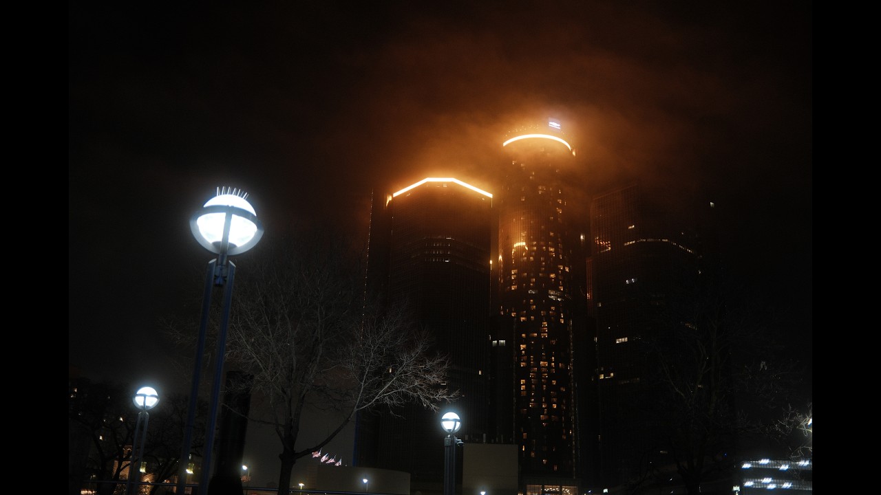 POV Foggy Photography Walk in Downtown Detroit Using a Fuji X100VI Camera