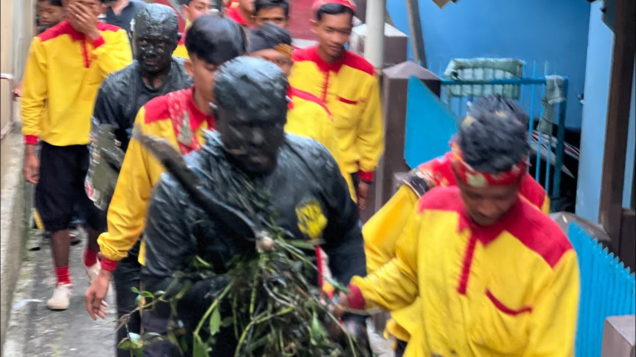 Kuda Lumping Ngamuk!!! Semua Warga Kena Amukannya Guys!!! Seni Benjang Mekar Budaya