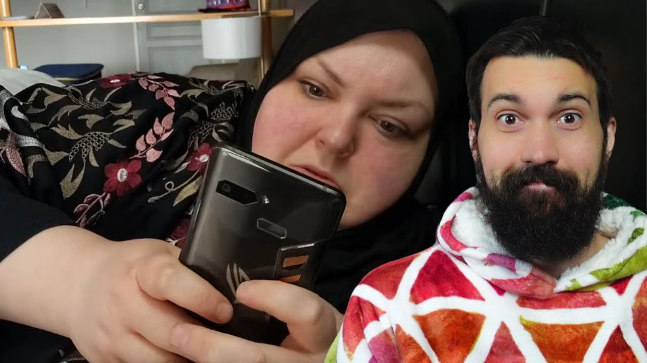 I discuss LIVE sharty accidents & second phones ft. Foodie Beauty