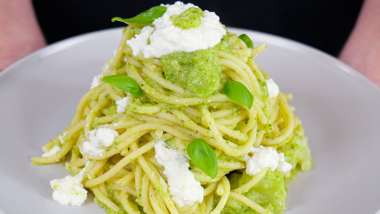 How to Make PASTA with BROCCOLI Like an Italian