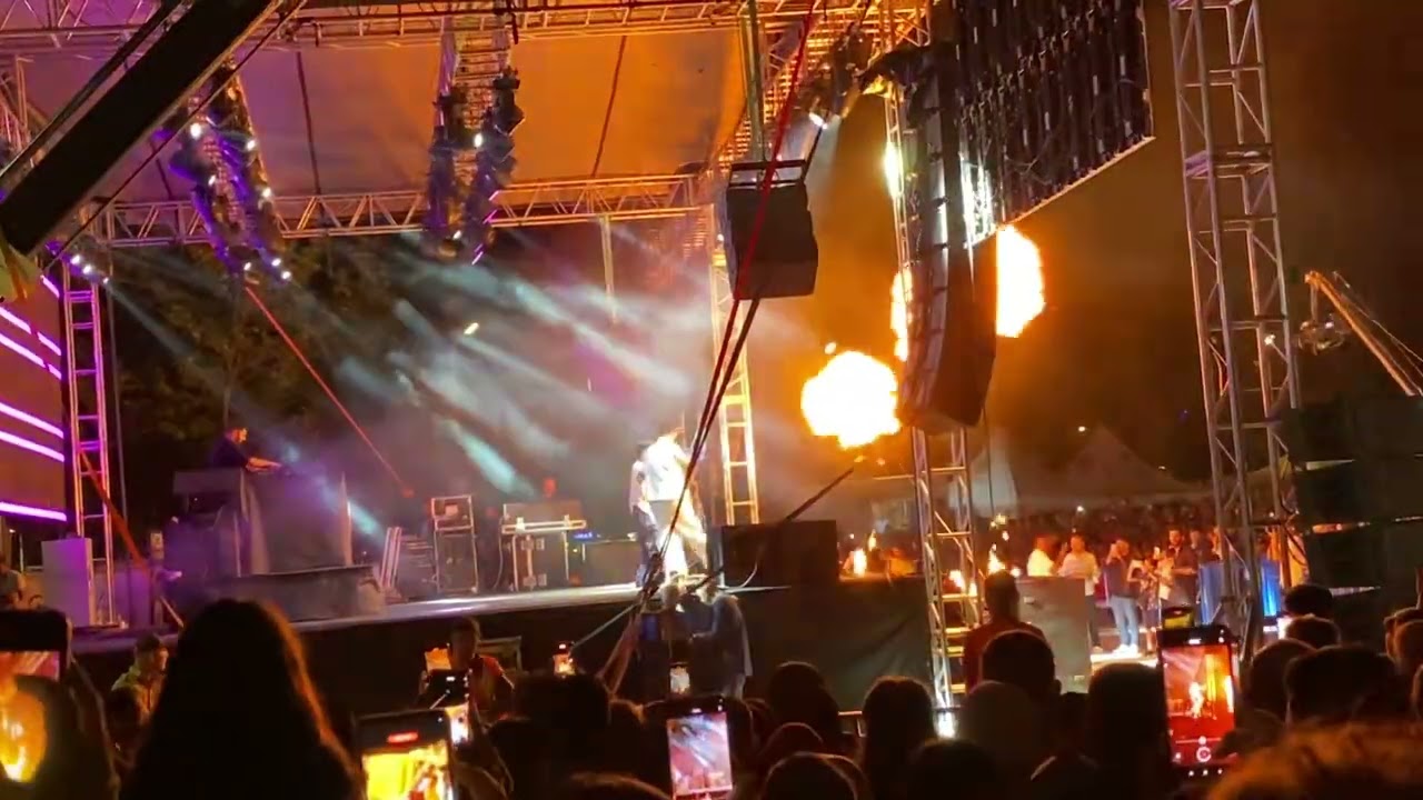 Kurtuluş Kuş & Burak Bulut- SALINCAK  Beyşehir Konseri