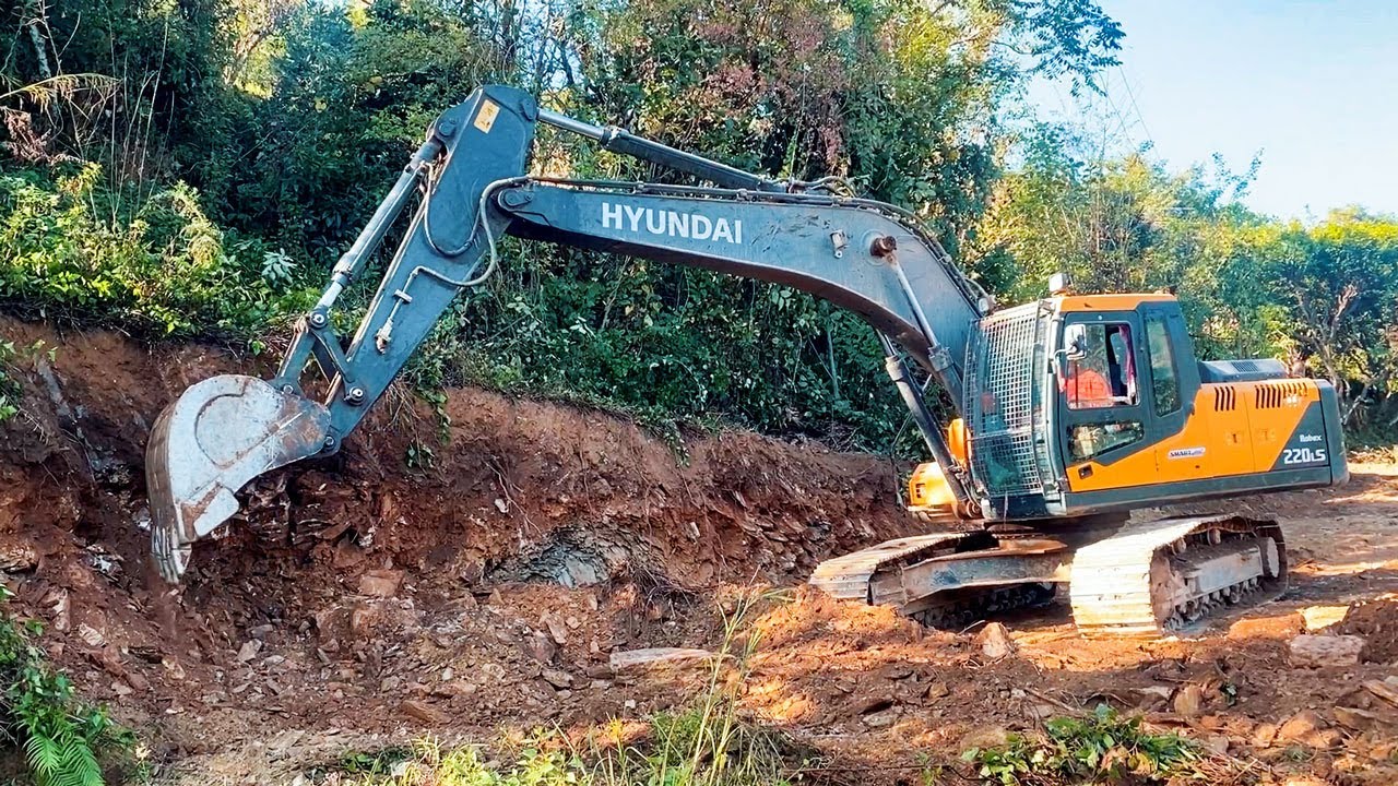 Masterclass in Excavation: Carving a Road Out of Solid Himalayan Rock | Excavator Planet