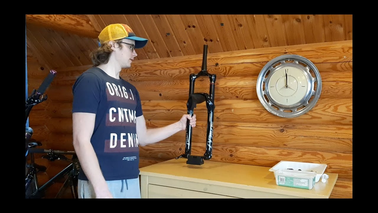 RockShox alajalkojen huolto