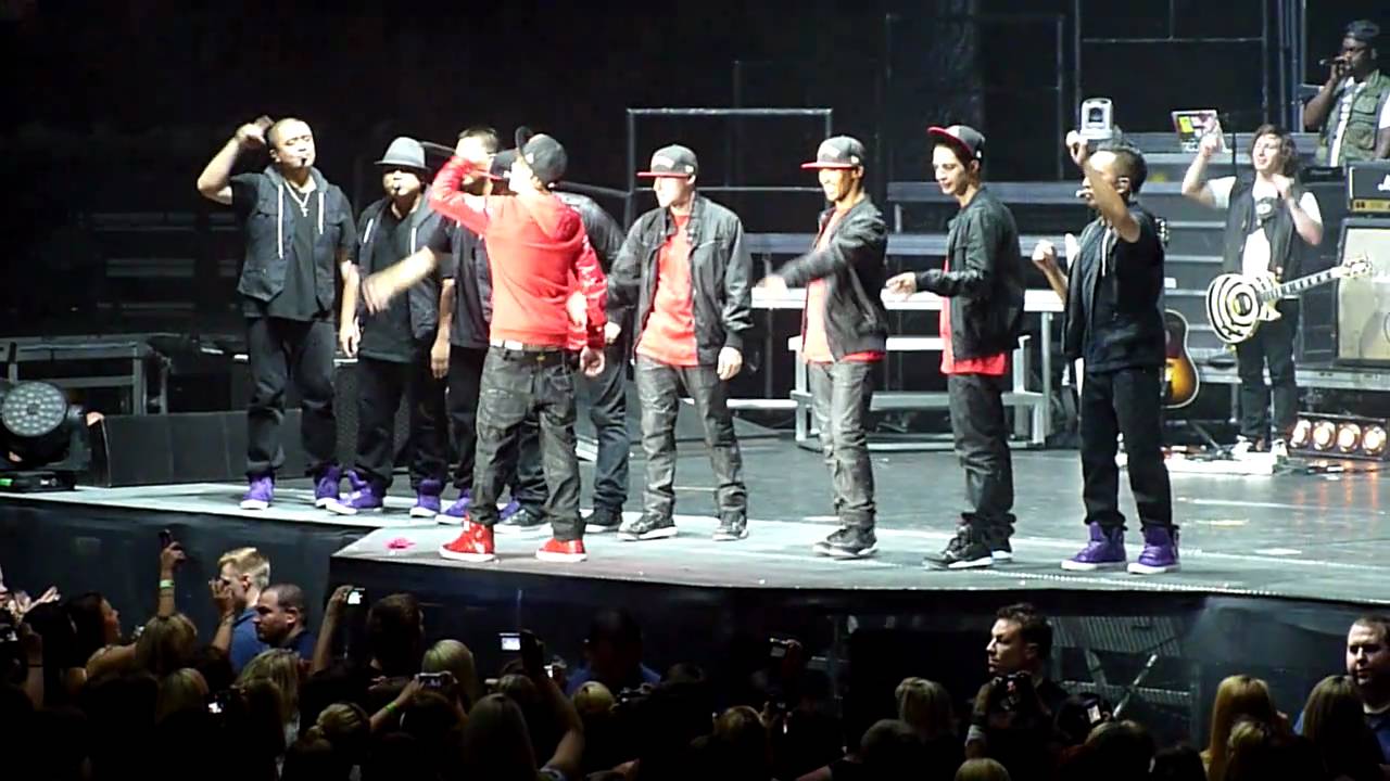 (HD) Justin Bieber RAPPING/DANCING /JERKIN' & Teasing the Fans-Vancouver High Quality