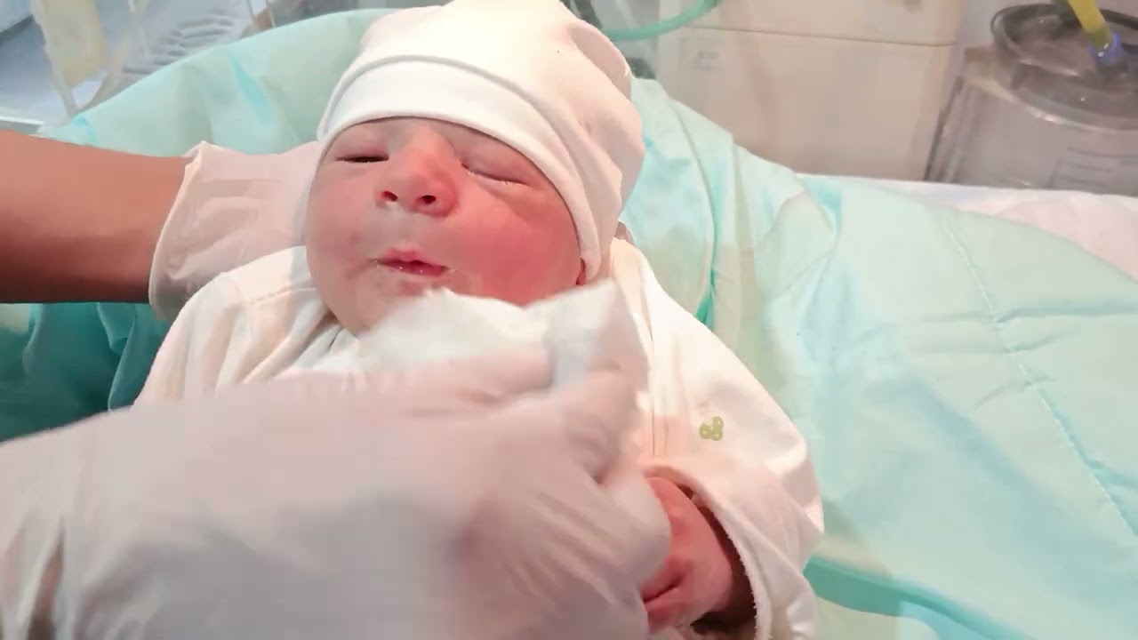 Adorable Baby Feeding 🍼 | Baby’s Last Feeding Before Going Home 🏠