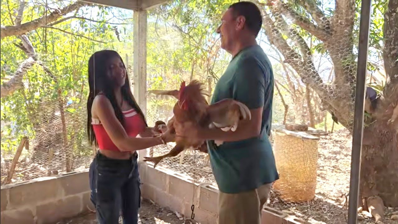 🛑Las chicas comprando gallinas🐓 en la granja de don chungo/El Buen Salvadoreño 