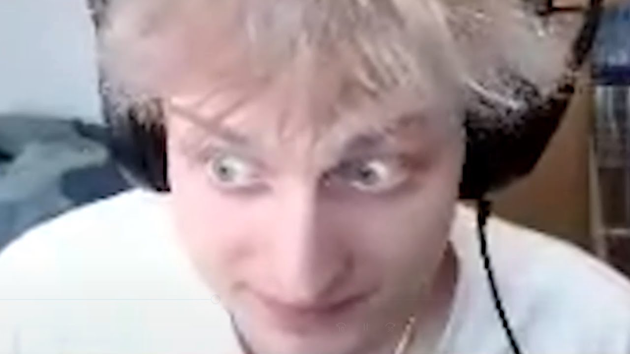 Mande playing with 2 controller players for 4 mins
